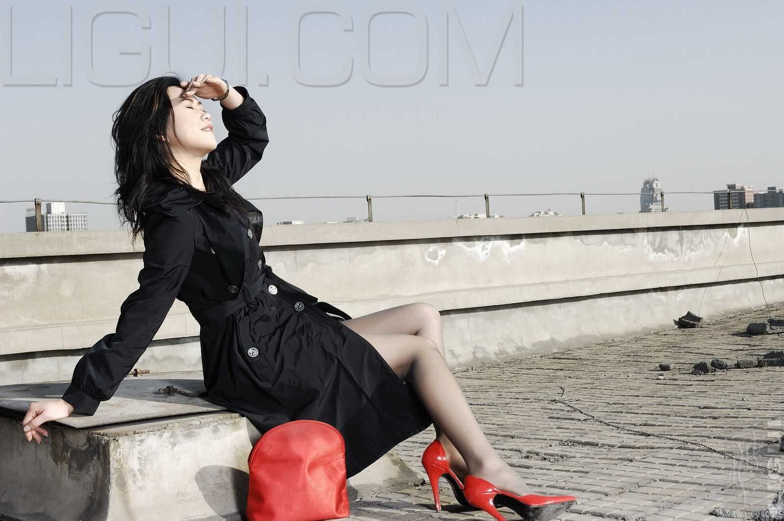 丽柜LiGui Model 程海伦《紅與黑》丝足写真图片
