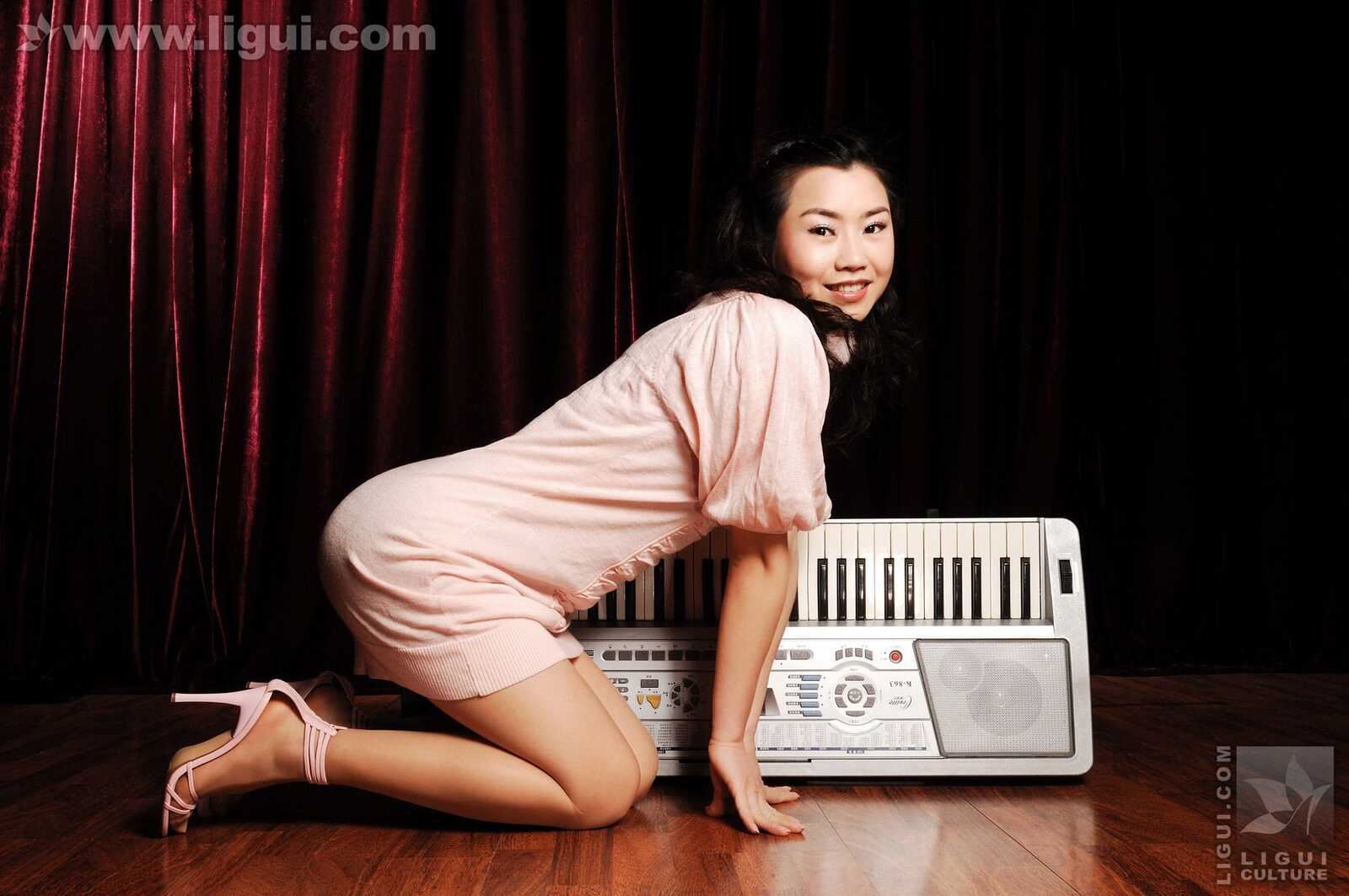 Model 由美《音乐私家教师的性感肉丝》 丽柜Li
