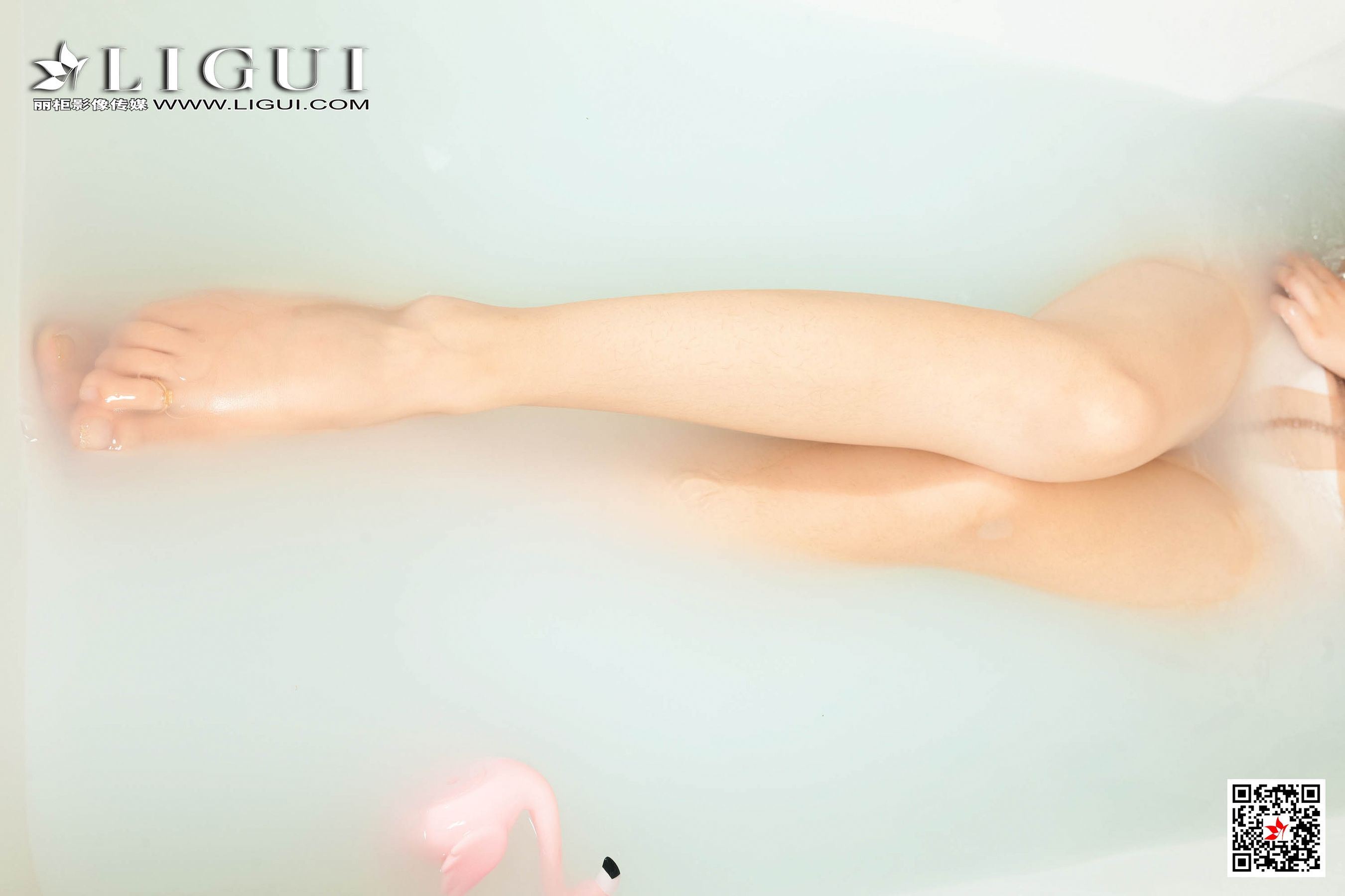 Model 安娜《浴室白衬衫丝足》 丽柜LIGUI 写真集